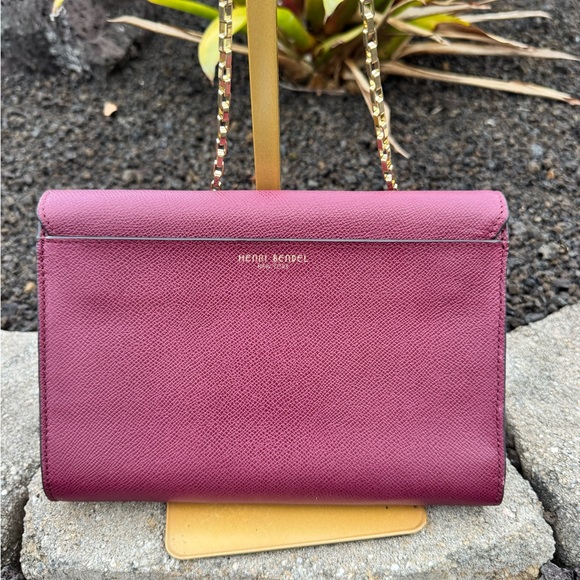 Henri Bendel NWT $278 Uptown Clutch Wallet on Chain Burgundy Leather Gold Chain
